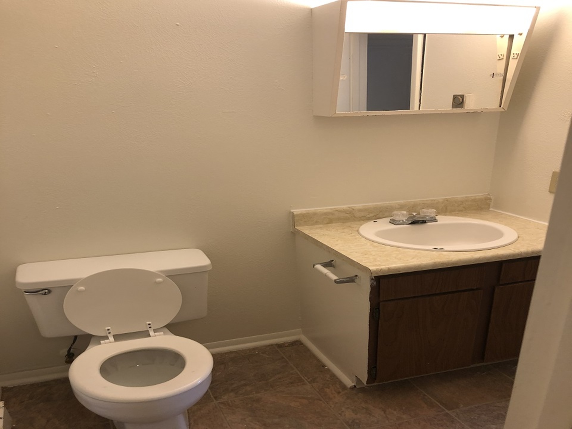 Farmington Hills Apartments bathroom in Elkhart Indiana
