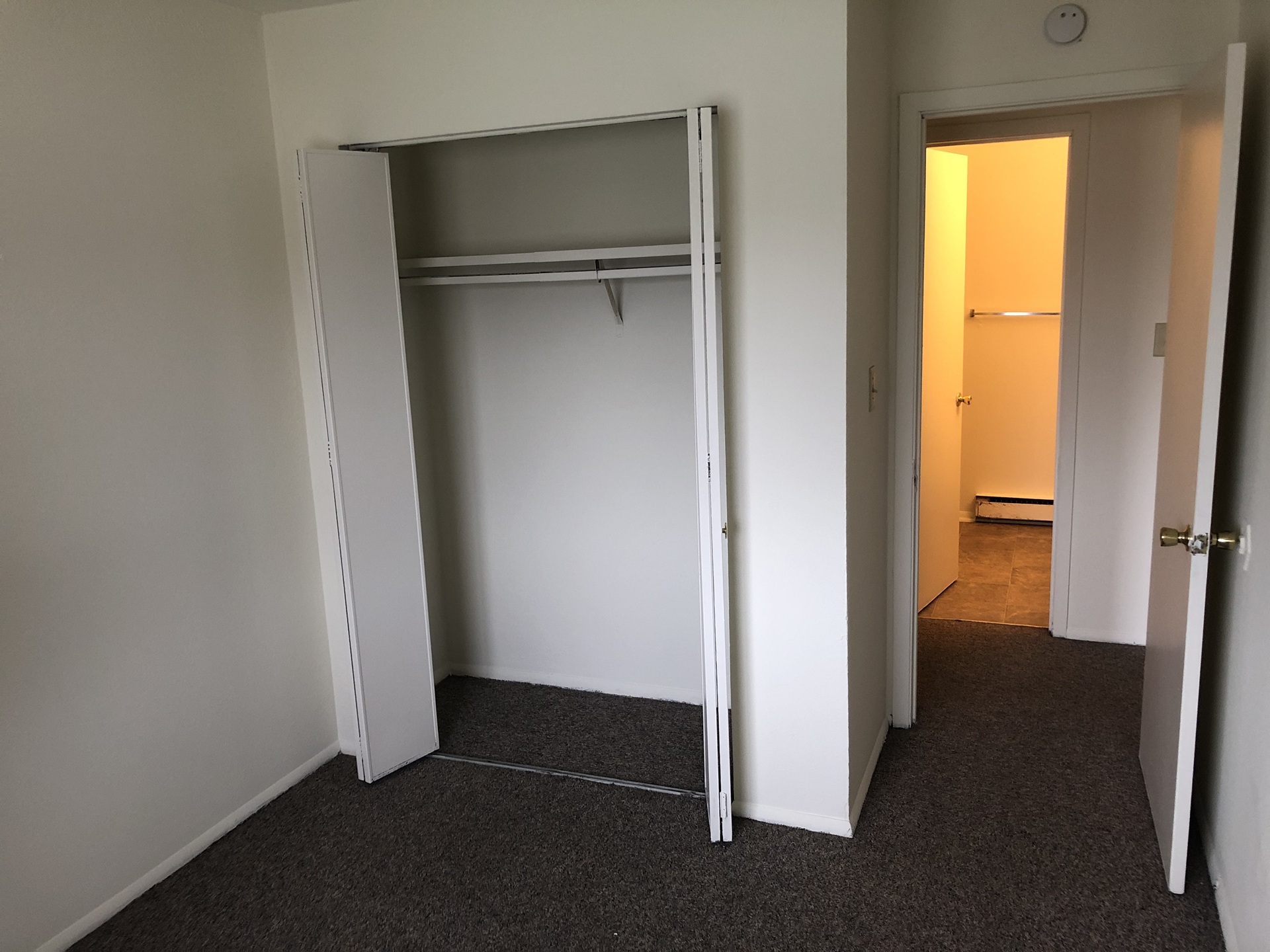 Farmington Hills Apartments second bedroom in Elkhart Indiana