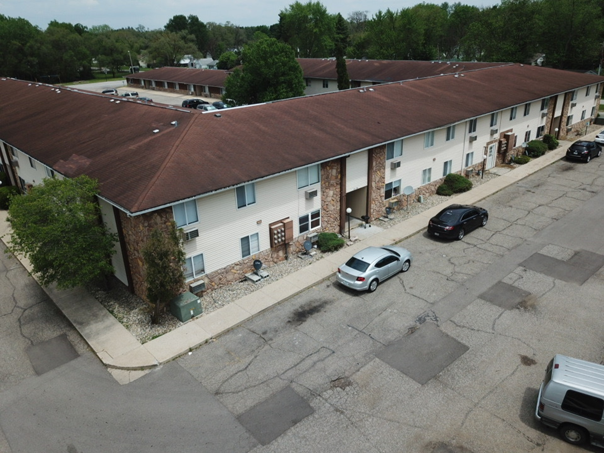 Farmington Hills Apartments exterior in Elkhart Indiana