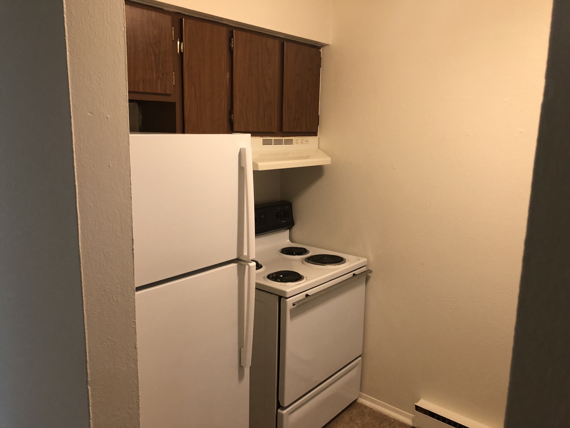 Farmington Hills Apartments kitchen in Elkhart Indiana